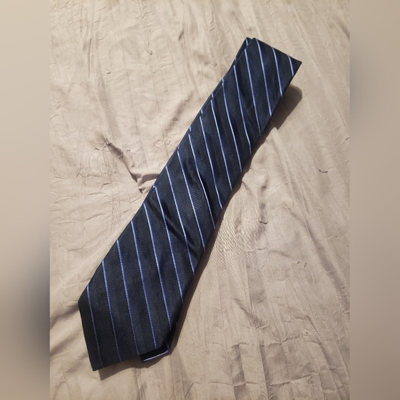 Michael Kors navy tie - Picture 4 of 4